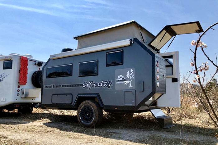 小美帶你看越野拖掛房車在高速上行駛需要注意哪些規(guī)定？