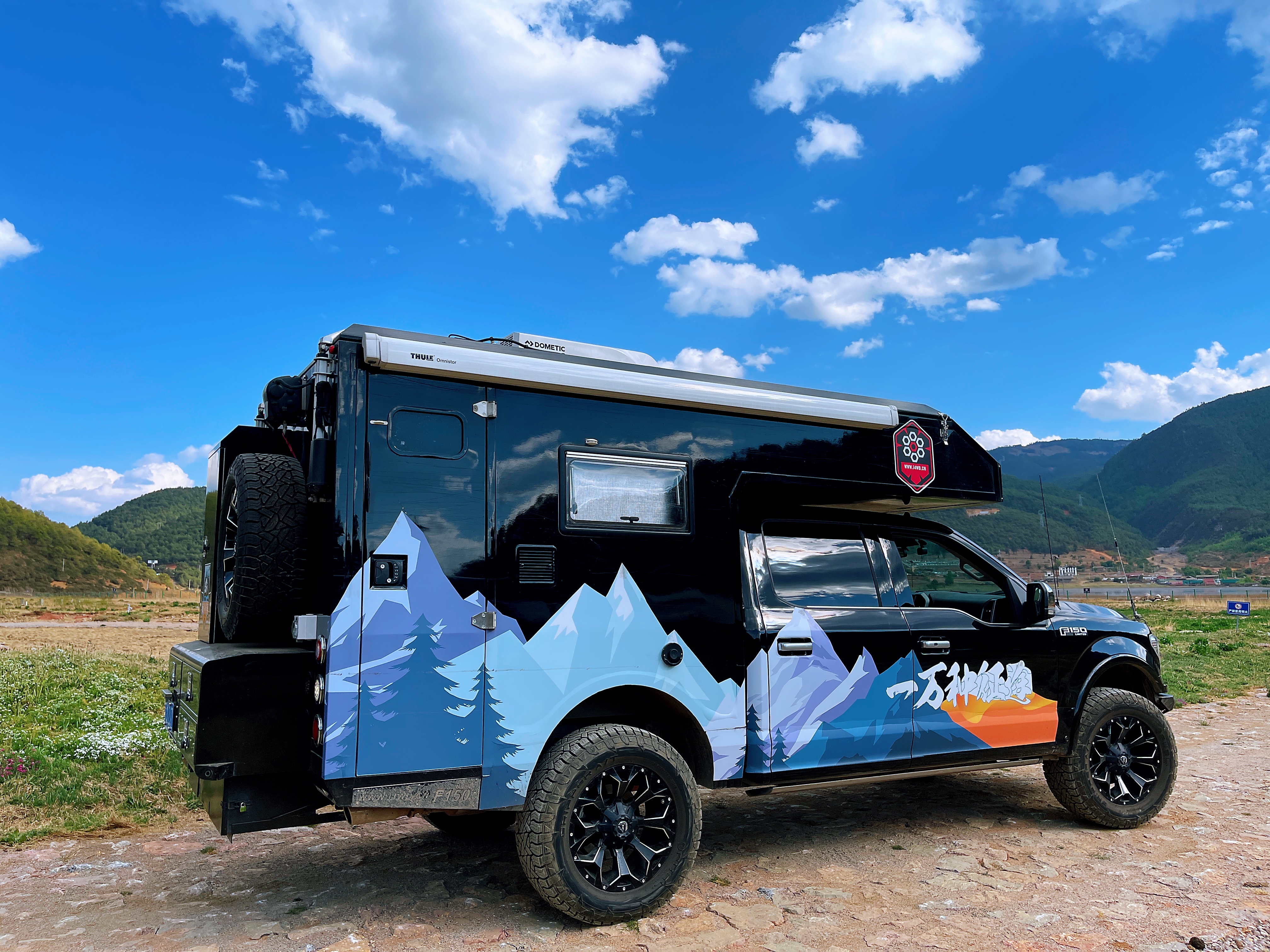 開(kāi)房車(chē)在高速服務(wù)區(qū)露營(yíng)好不好？旅美速騰車(chē)友分享服務(wù)區(qū)露營(yíng)體驗(yàn)