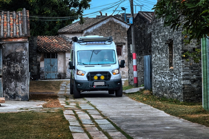 國(guó)產(chǎn)越野房車(chē)品牌旅美速騰祝您：虎年大吉！虎虎生威！
