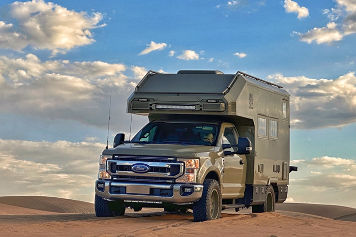 旅美奇域F350四驅(qū)越野房車(chē)：越野界的“全能大管家”來(lái)啦！