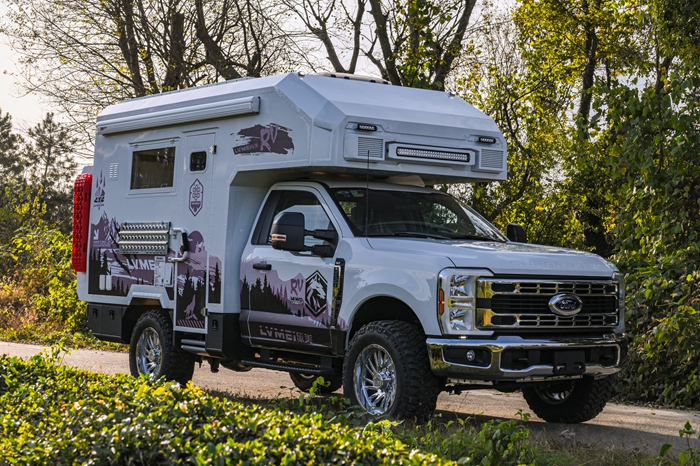 旅美奇域F350四驅(qū)越野房車(chē)